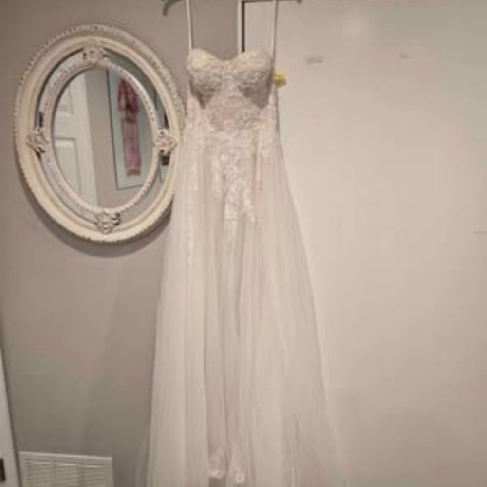 Elegant White Lace Wedding Dress